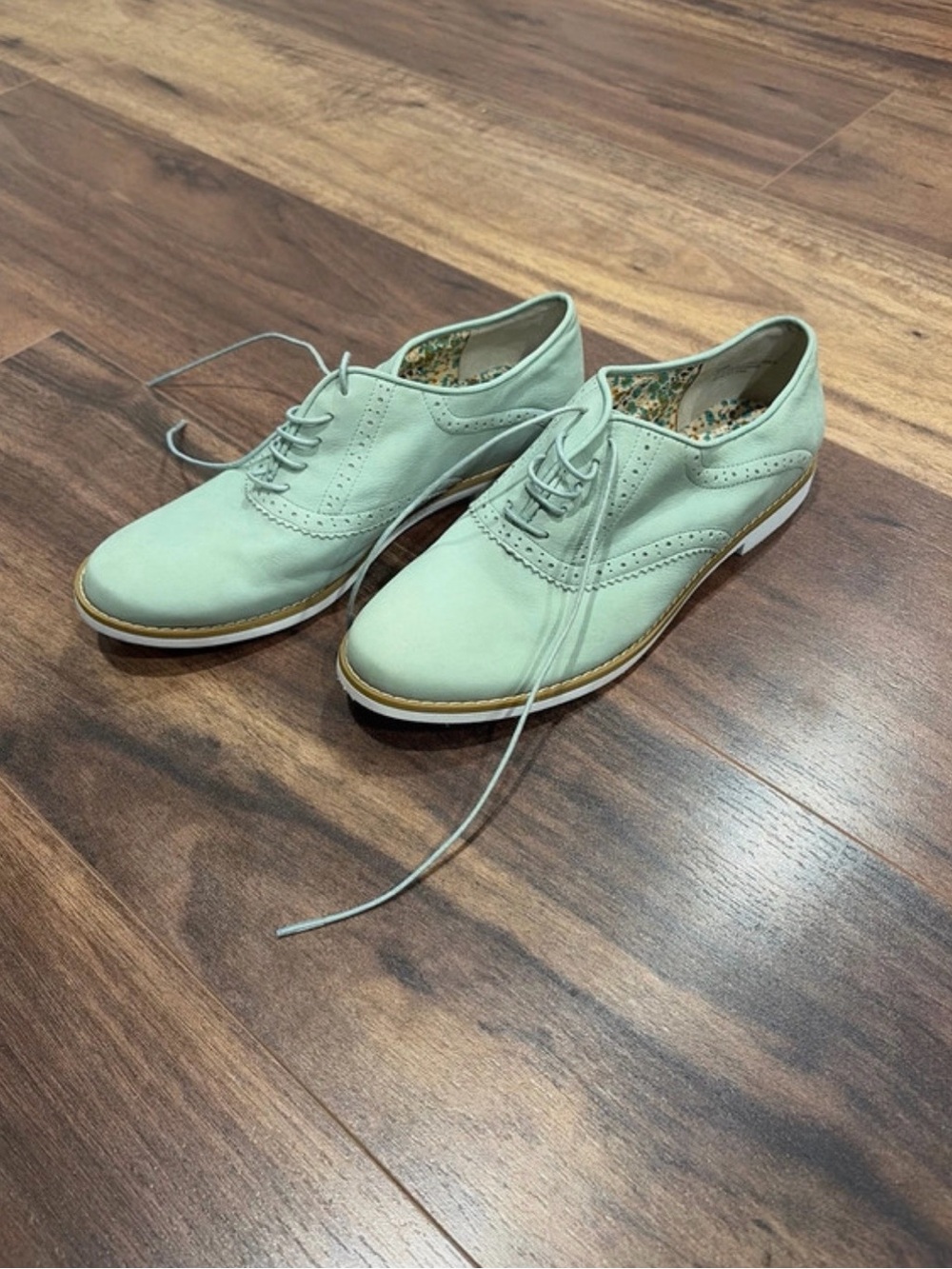 Women’s Lace-Up Oxfords in Mint Green